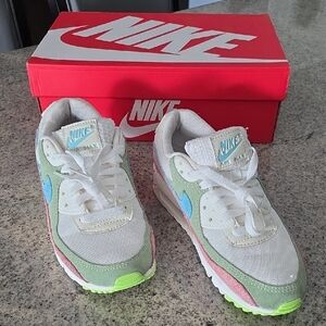 HARD TO FIND...Nike Air Max 90 Easter Leopard Sneakers!